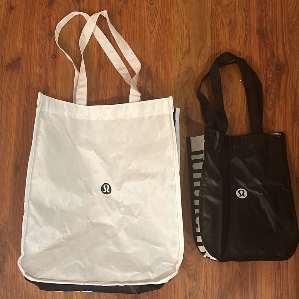 Lululemon 2 piece tote shopping bags